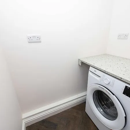 The Groves House- 4 En-suite Beds, Close To Hospital & Mcr Uni Nyaraló *