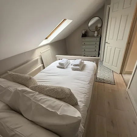 Cosy 4br House, West Didsbury, Bars And Restaurants Close By, Free Parking, Sleeps 8 Feriehus *