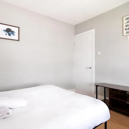 Vakantiehuis Spacious 3br - Pool Table - Games - Sleeps 9