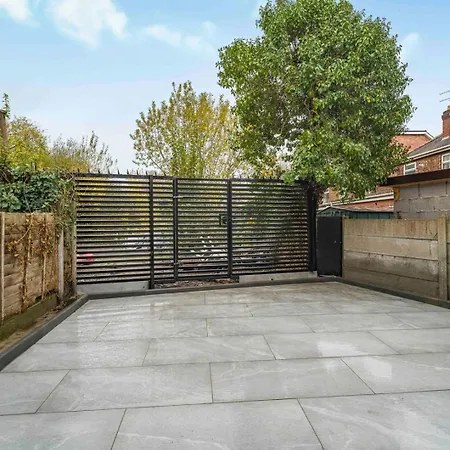 Guestready - Charming Retreat With Private Patio Manchester
