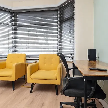 Spacious 3br - Pool Table - Games - Sleeps 9 Σπίτι διακοπών *