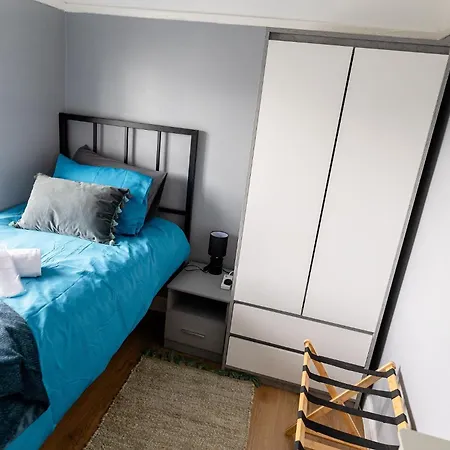 Sleeps 5 - Free Parking - Near Airport & מנצ'סטר