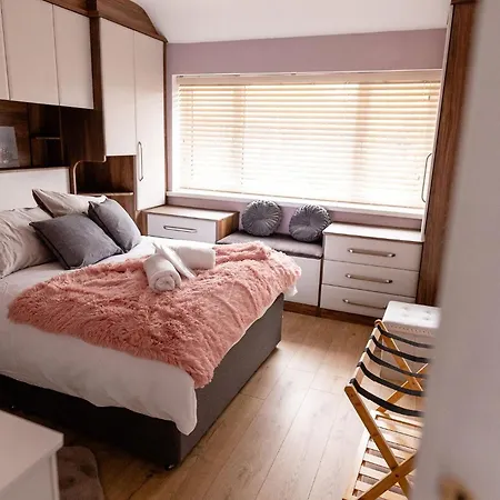 Cosy Manchester 3-Bed House With Parking Sleeps 5 Manchester