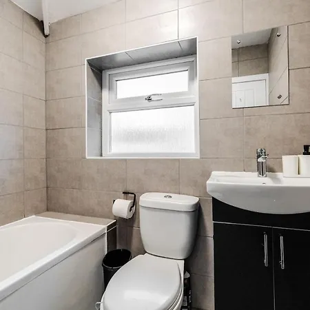 Vakantiehuis Spacious 3br - Pool Table - Games - Sleeps 9