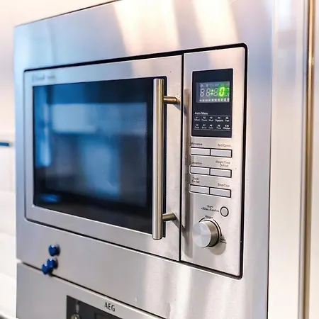 Oldtrafford - Sleeps 6 - Free Parking - Free Wifi