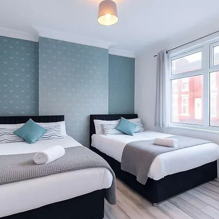 4-bed House Near Centre