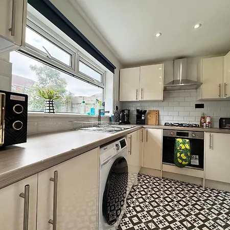 Family & Pet-friendly 5pp, Parking, 20 Min To