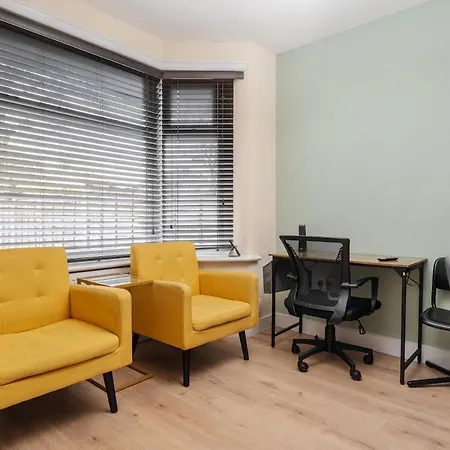 Vakantiehuis Spacious 3br - Pool Table - Games - Sleeps 9