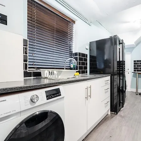 Spacious 3br - Pool Table - Games - Sleeps 9 Vakantiehuis