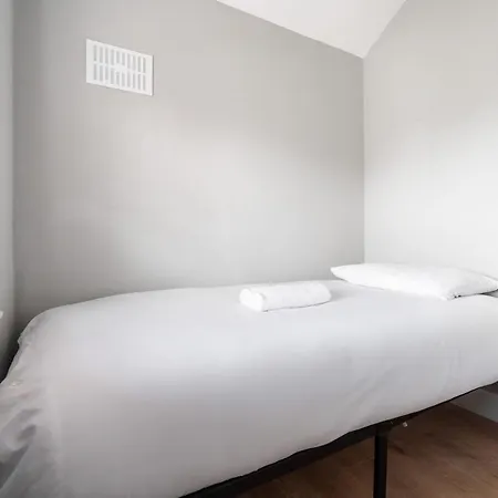 Spacious 3br - Pool Table - Games - Sleeps 9 Manchester