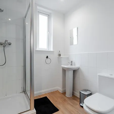 Chic 3bd Abode With Pool Table - Etihad - Coop Live - Free Parking