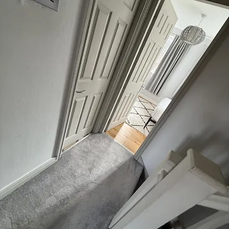 Cosy 4br House, West Didsbury, Bars And Restaurants Close By, Free Parking, Sleeps 8 *