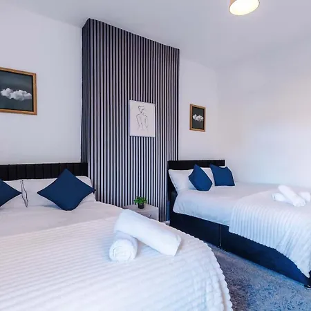 4-bed House Near Centre