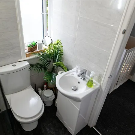 Cosy Manchester 3-Bed House With Parking Sleeps 5 Feriehus *