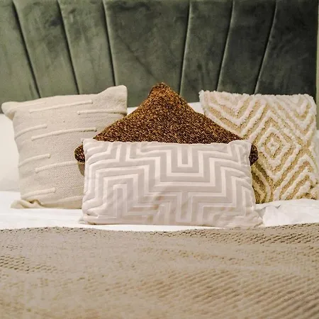 Oldtrafford - Sleeps 6 - Free Parking - Free Wifi * Манчестер