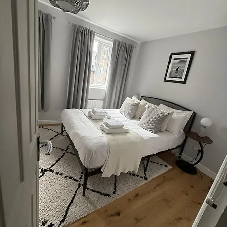 Cosy 4br House, West Didsbury, Bars And Restaurants Close By, Free Parking, Sleeps 8 Feriehus Manchester