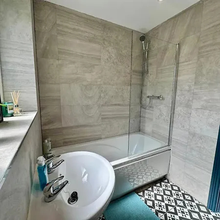 Family & Pet-friendly 5pp, Parking, 20 Min To