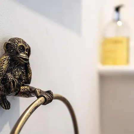 Chic 3bd Abode With Pool Table - Etihad - Coop Live - Free Parking