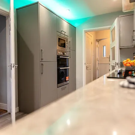 Cosy Manchester 3-Bed House With Parking Sleeps 5 Feriehus *