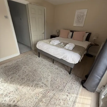 Cosy 4br House, West Didsbury, Bars And Restaurants Close By, Free Parking, Sleeps 8 Feriehus Manchester