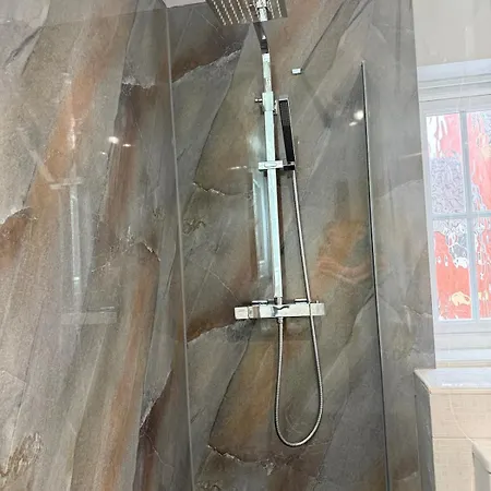 Stunning House In Chorlton