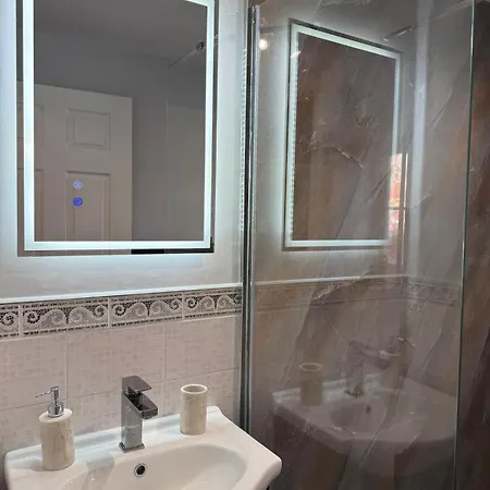 Stunning House In Chorlton * Mánchester