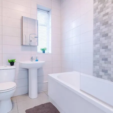 4-bed House Near Centre