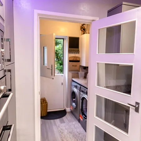 Cosy Manchester 3-Bed House With Parking Sleeps 5 Manchester