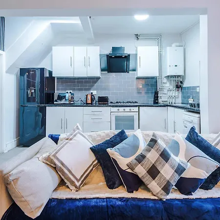 Дом отдыха 4-bed House Near Centre