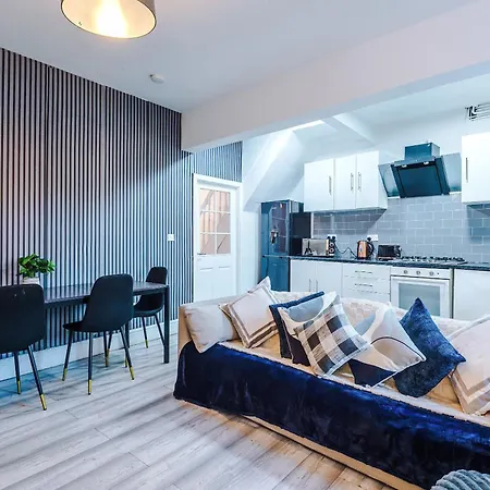 4-bed House Near Centre * Манчестер