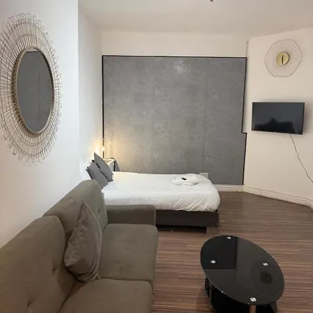 Arndale Apartament *