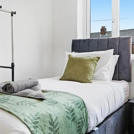 Modern Close To Events With Parking Apartment