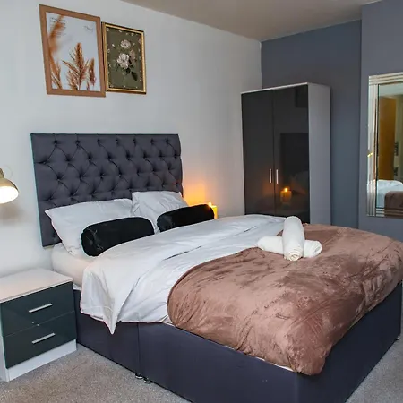 Trivara Homes 公寓 *