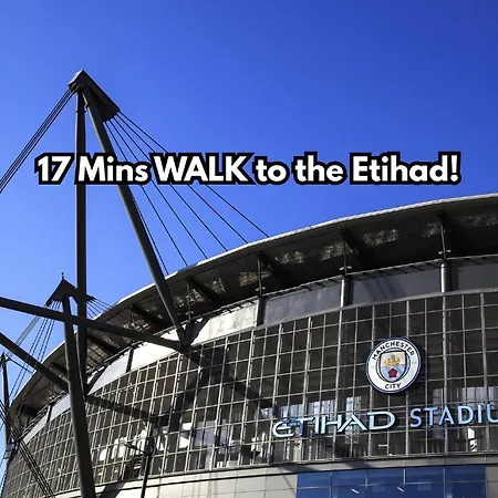 Free Parking, Large House For Contractors & Families, Sleeps 5, 5 Mins To Etihad Stadium Manchester