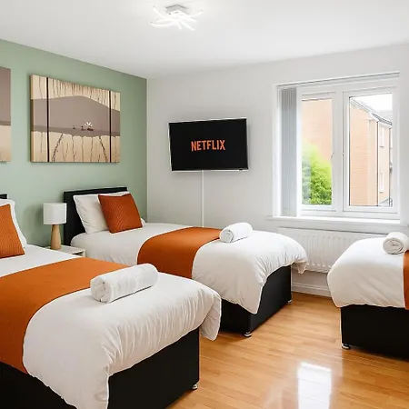 Apartment Comfortable Fully Furnished 4 Bedroom Home Sleeps 9 Free Parking Wifi And Private Garden