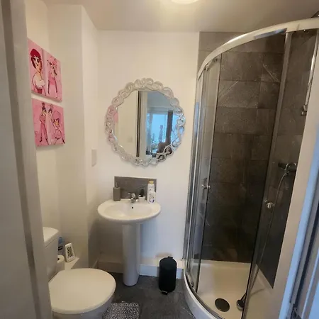 Modern 1 Bed Apartment Near Old Trafford Stadium * Manchester