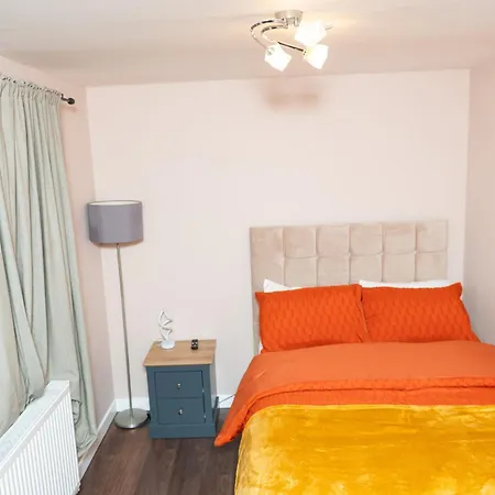 Bed & Breakfast Elegant And Modern 3 Double Bedroom Near Centre Entire House Parking *