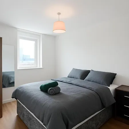 דירה Contemporary 2 Bedroom Flat With Great Location In Salford מנצ'סטר