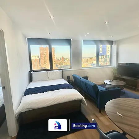 Апартаменты Sleeps 5 Ideal For Work Trips Up To 40 Percent Off Old Trafford Modern Манчестер