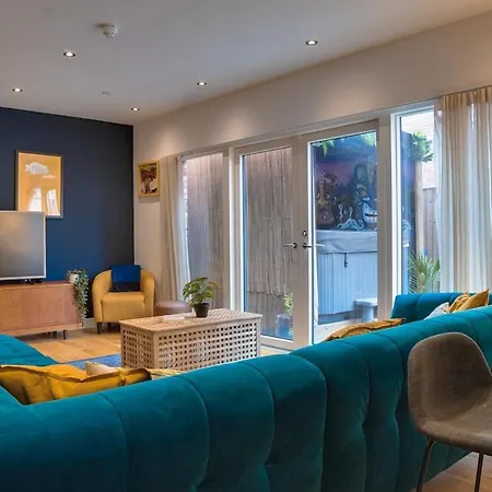Sleek 4br Townhouse Rooftop Hot Tub Prime Location * Manchester