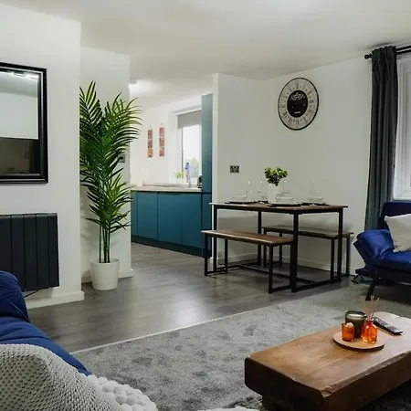 Daire Sleek 2br Near Centre Sleeps 6 Parking