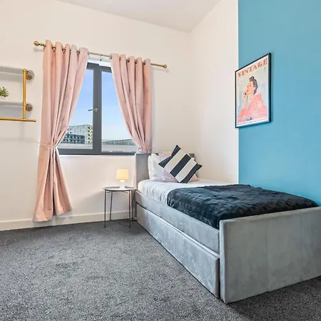 Apartment Modern 2br Apartment, Sleeps 5 Guests, Free Wi-fi, Free Parking