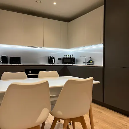High-end 2 Bed Retreat - Ao Arena & Victoria Stn Apartmán