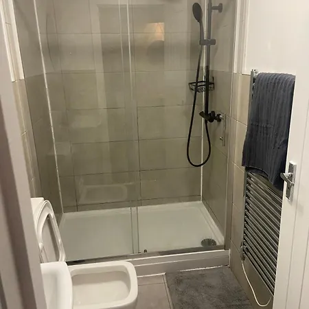 2 Bedrooms Next To Arndale Shopping Apartament