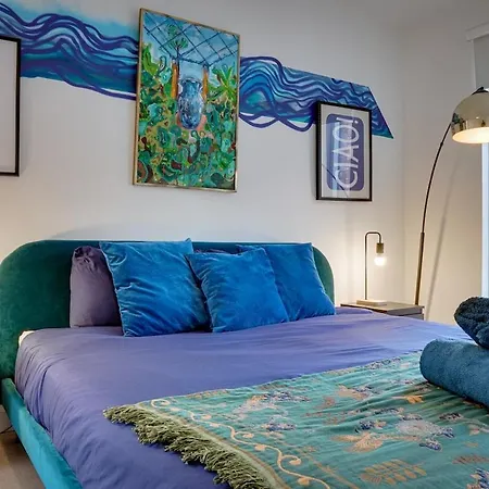 Daire Sleek 4br Townhouse Rooftop Hot Tub Prime Location *