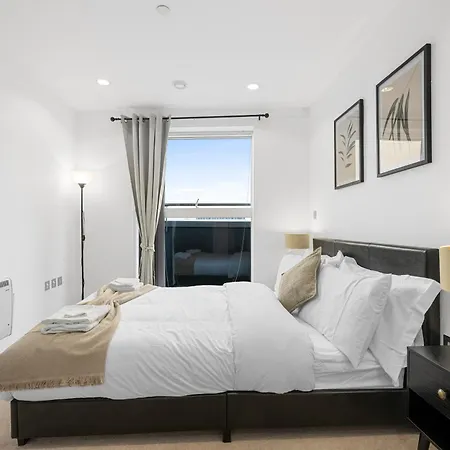 Panoramic Views Elegant 2br, 2 Min To Metro Apartament Manchester