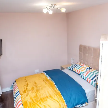 Bed & Breakfast Elegant And Modern 3 Double Bedroom Near Centre Entire House Parking *