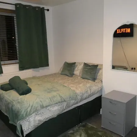 Spacious 4 Bed Maisonette Close To Salford Quays And With Smart Tvs And Netflix Perfect For Families And Contractors * Mánchester