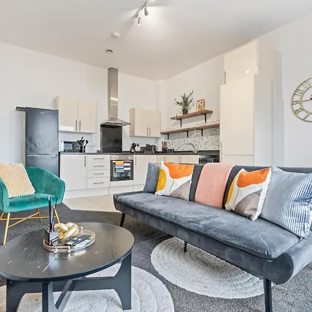 Modern 2br Apartment, Sleeps 5 Guests, Free Wi-fi, Free Parking Manchester