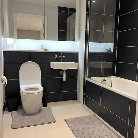 Apartment High-end 2 Bed Retreat - Ao Arena & Victoria Stn *